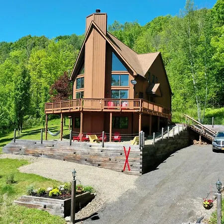 The Ridge Chalet In Ellicottville Hot Tub & Sauna